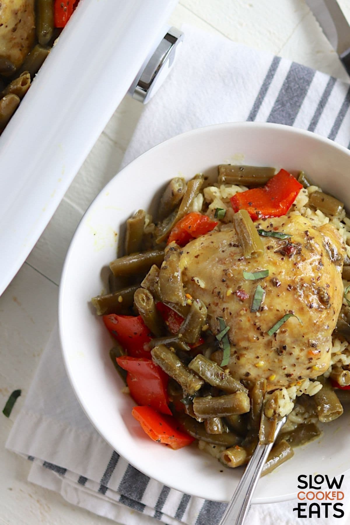 Bowl of Thai chicken with green beans and peppers.