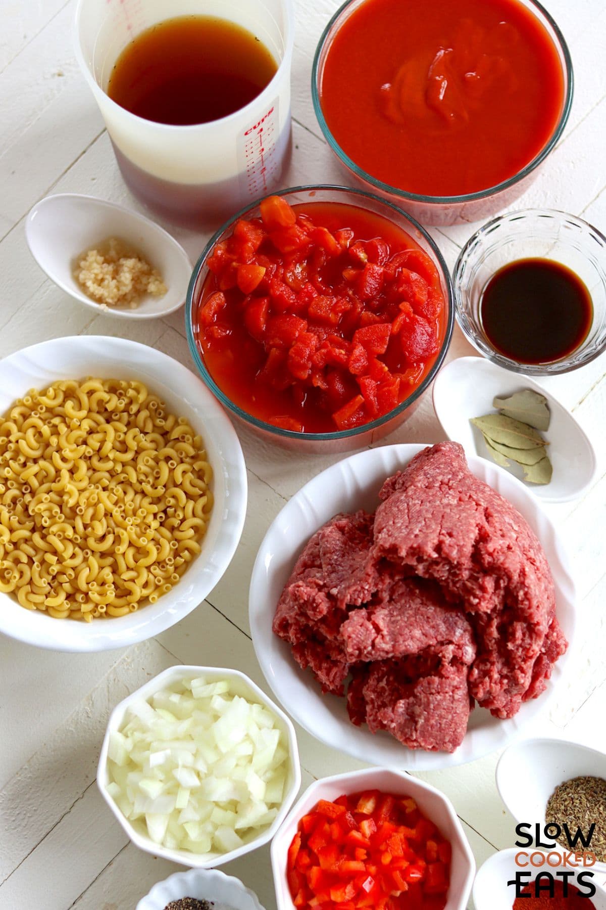 Image of ingredients needed to make American goulash in the slow cooker.