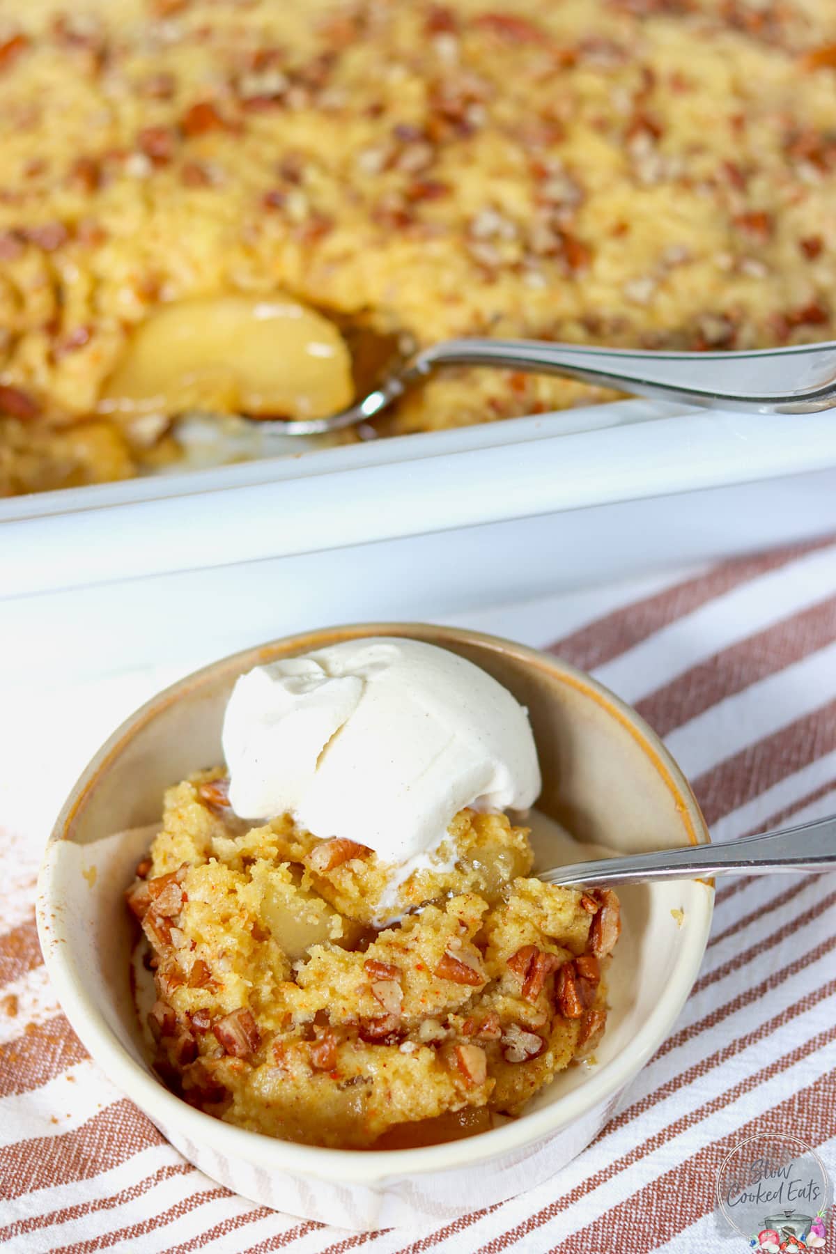 Easy Crock Pot Apple Crisp (with Cake Mix and Canned Pie Filling)