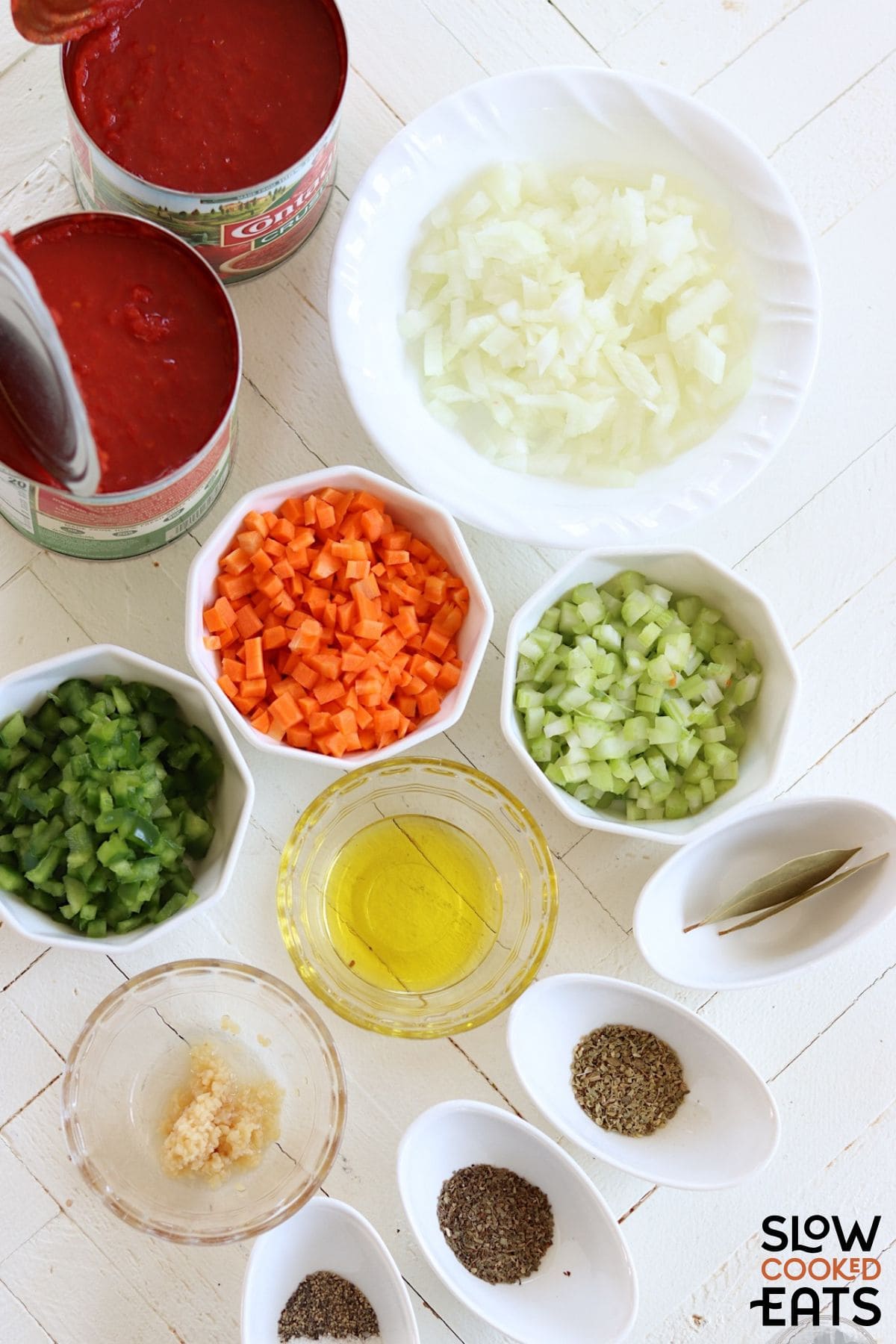 Slow cooker marinara sauce ingredients.